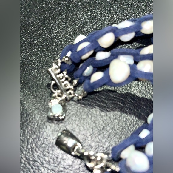 Handmade Bracelet w/Real Genuine Pearls woven into 4 navy leather straps - Picture 8 of 8